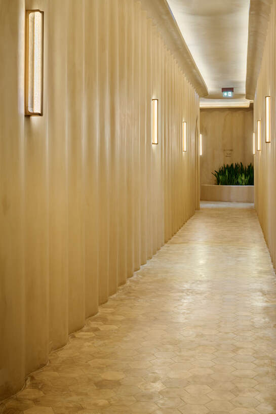 A corridor with hand-applied mineral plaster walls
